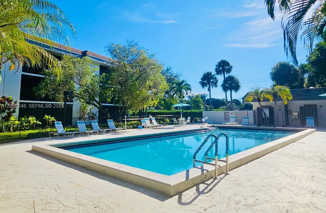 For Sale: $325,000 (2 beds, 2 baths, 1480 Square Feet)