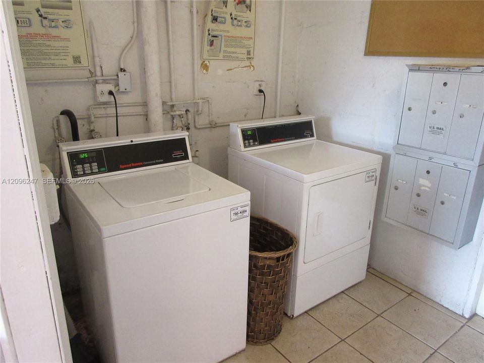 For Sale: $165,000 (2 beds, 2 baths, 957 Square Feet)