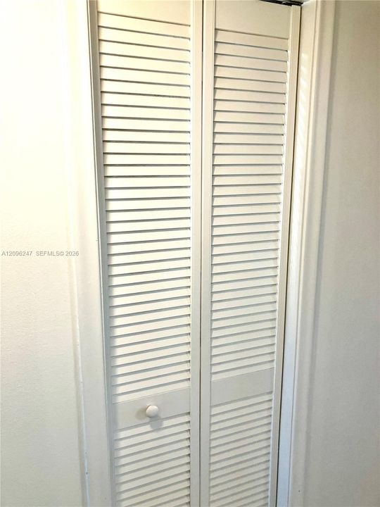 For Sale: $165,000 (2 beds, 2 baths, 957 Square Feet)