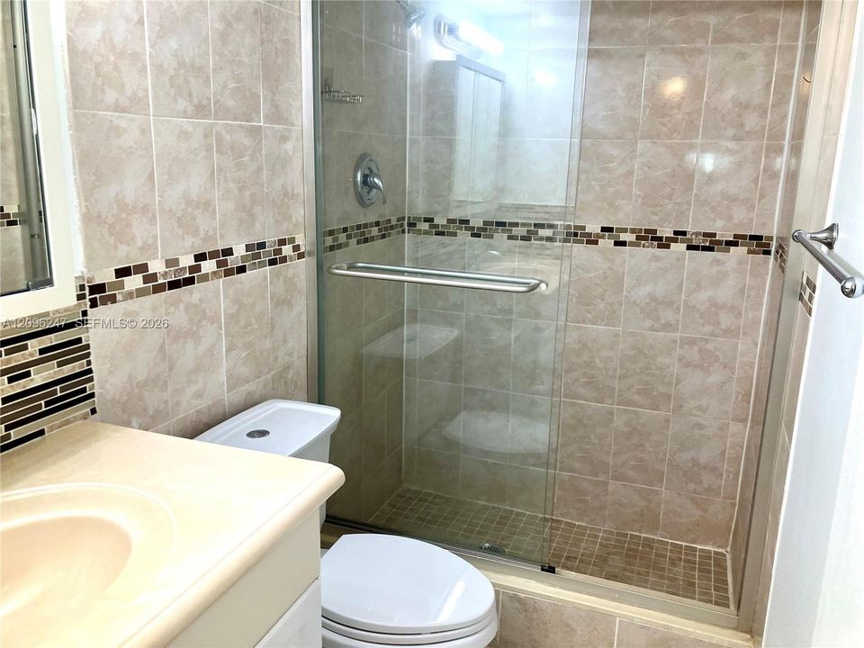 For Sale: $165,000 (2 beds, 2 baths, 957 Square Feet)