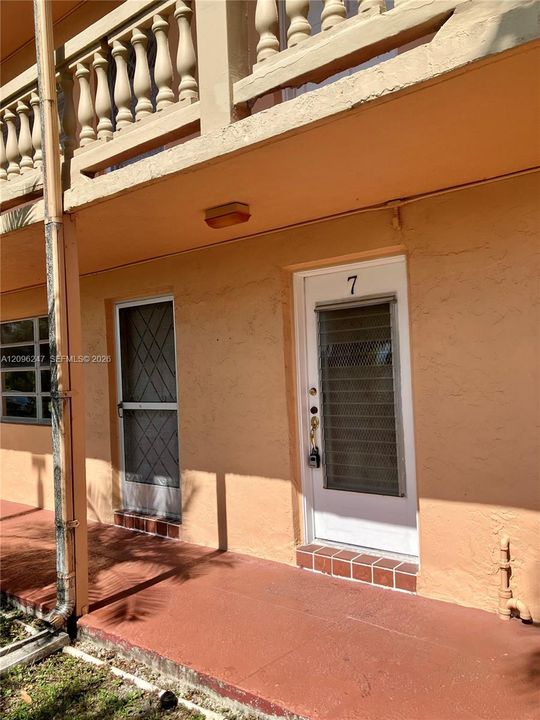 For Sale: $165,000 (2 beds, 2 baths, 957 Square Feet)