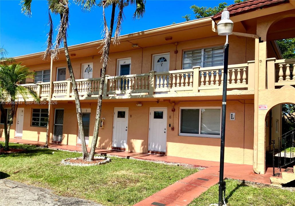 For Sale: $165,000 (2 beds, 2 baths, 957 Square Feet)
