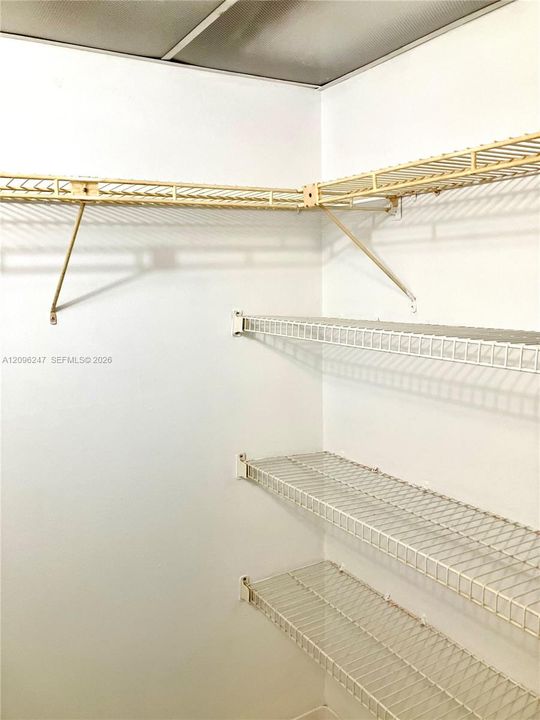 For Sale: $165,000 (2 beds, 2 baths, 957 Square Feet)