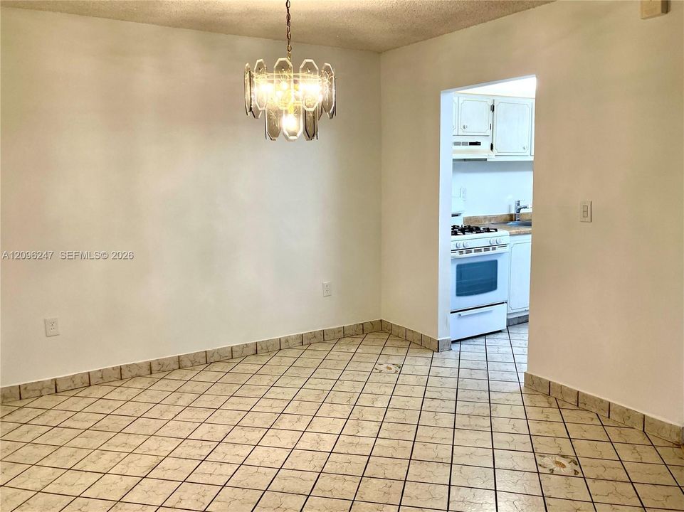 For Sale: $165,000 (2 beds, 2 baths, 957 Square Feet)