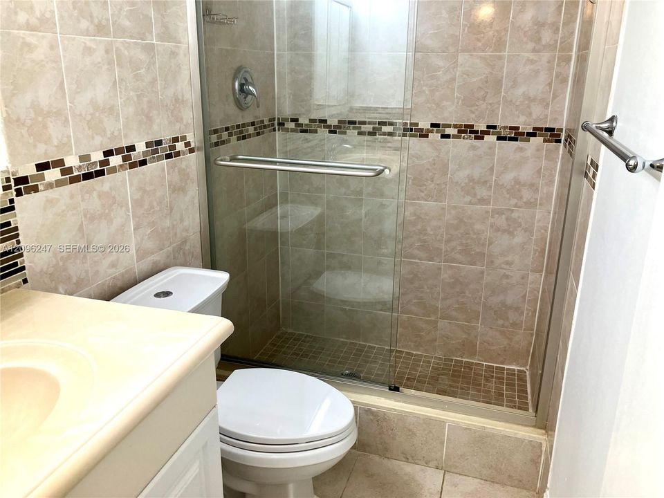 For Sale: $165,000 (2 beds, 2 baths, 957 Square Feet)