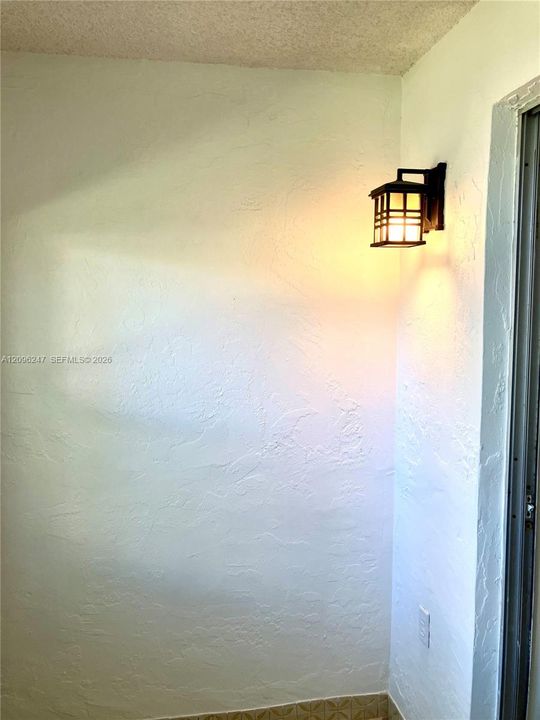 For Sale: $165,000 (2 beds, 2 baths, 957 Square Feet)