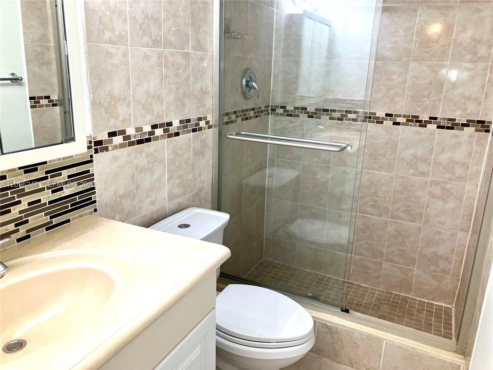 For Sale: $165,000 (2 beds, 2 baths, 957 Square Feet)