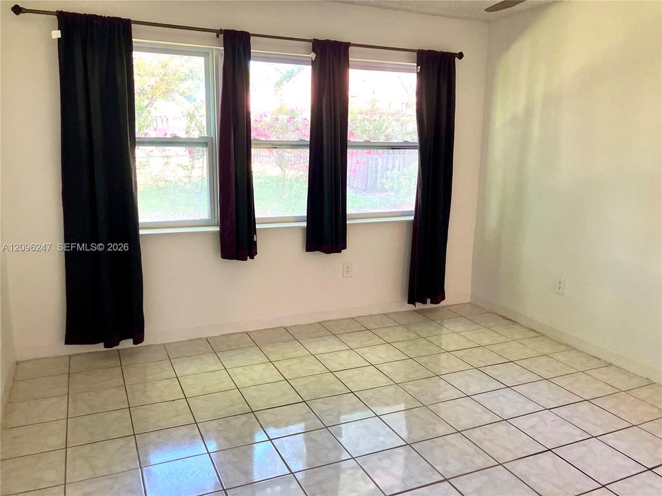 For Sale: $165,000 (2 beds, 2 baths, 957 Square Feet)
