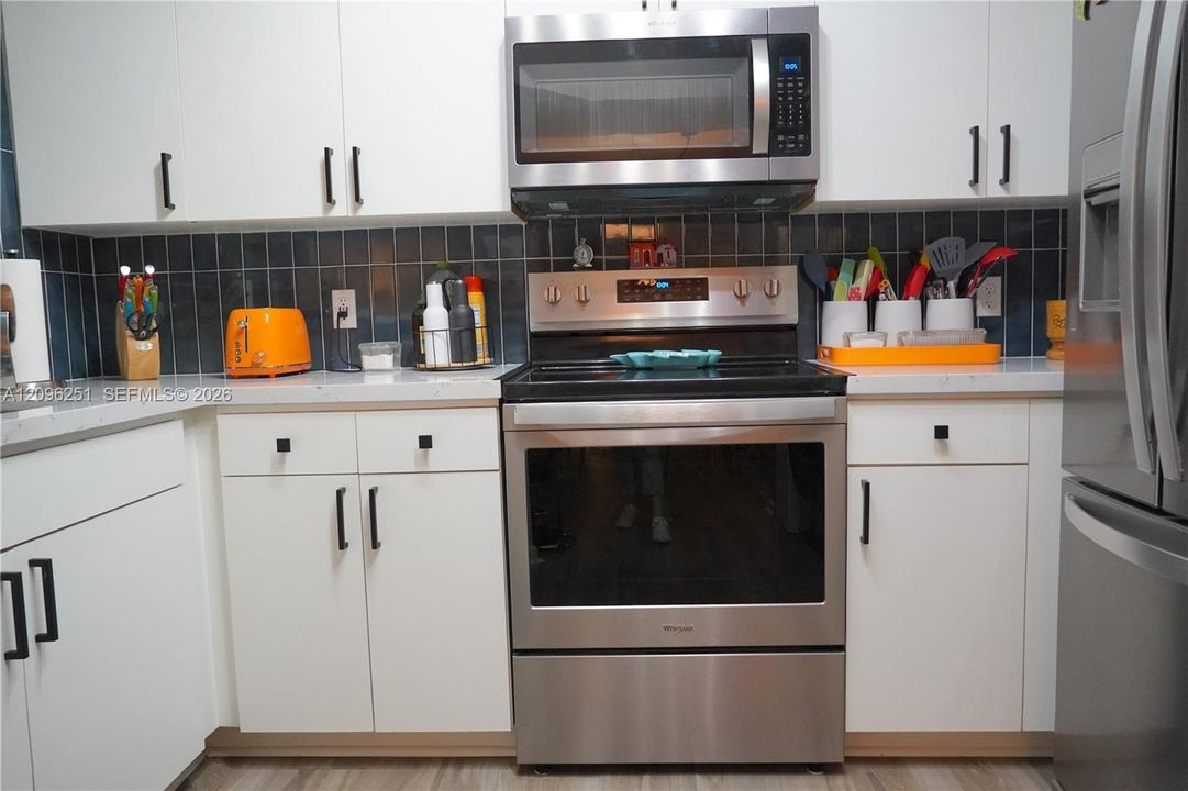 Active With Contract: $315,000 (2 beds, 2 baths, 1130 Square Feet)
