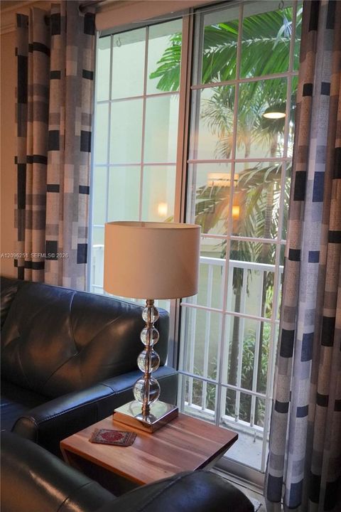 Active With Contract: $315,000 (2 beds, 2 baths, 1130 Square Feet)