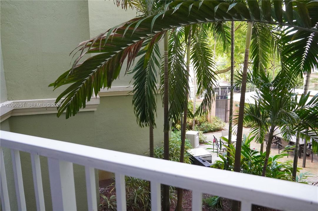 Active With Contract: $315,000 (2 beds, 2 baths, 1130 Square Feet)