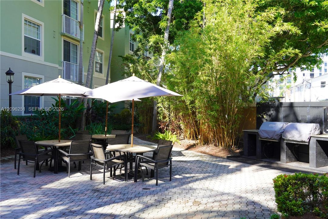 Active With Contract: $315,000 (2 beds, 2 baths, 1130 Square Feet)
