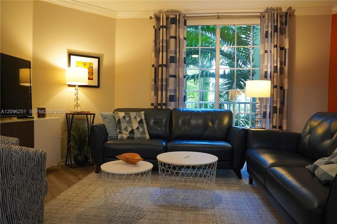 Active With Contract: $315,000 (2 beds, 2 baths, 1130 Square Feet)