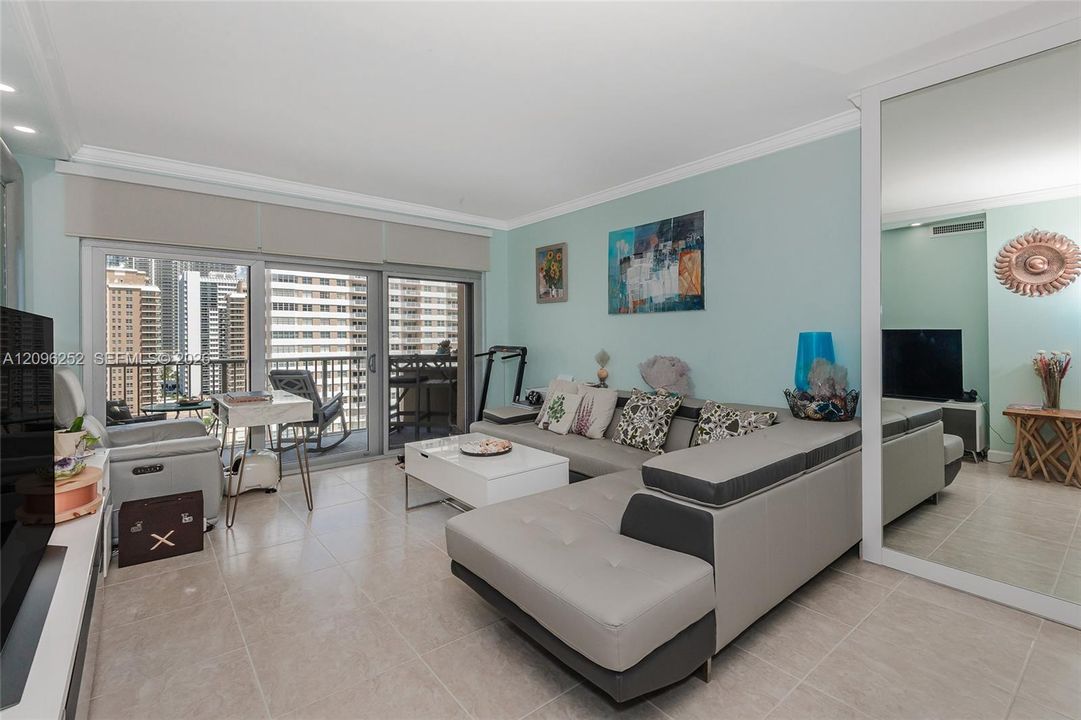 В аренду: $3,000 (1 спален, 1 ванн, 870 Квадратных фут)