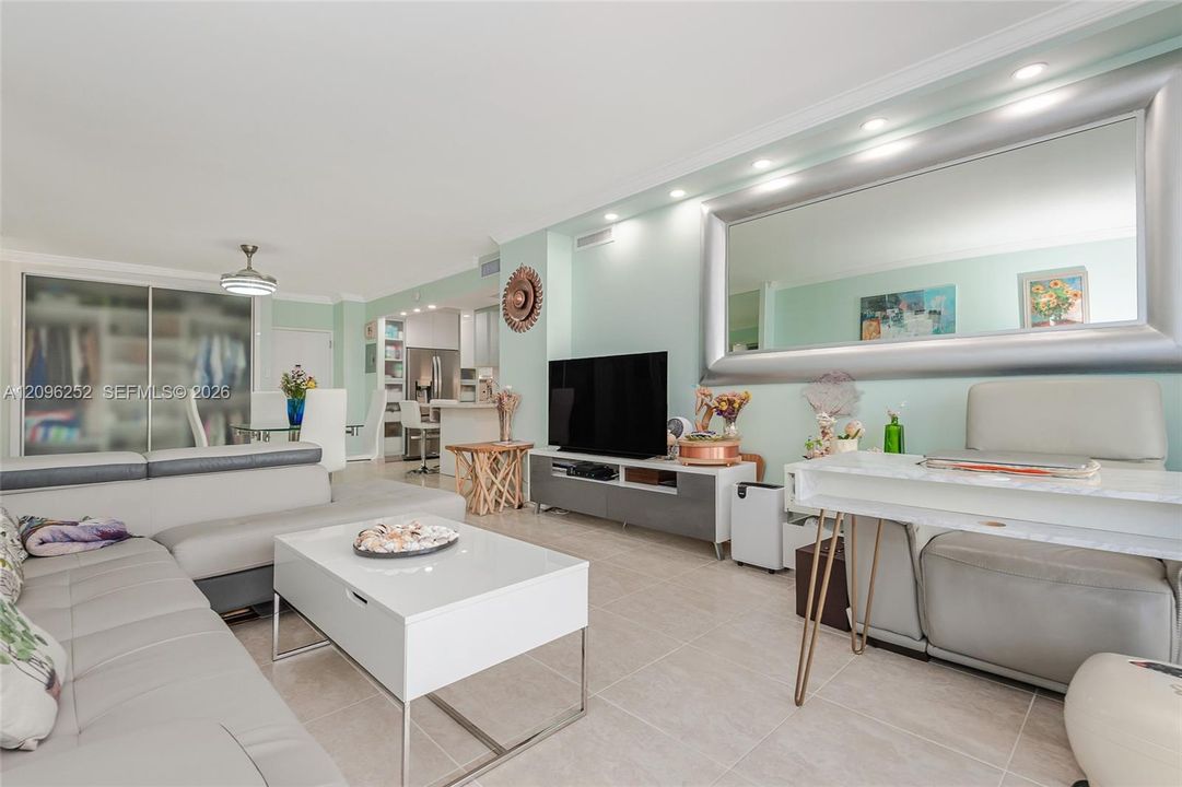 В аренду: $3,000 (1 спален, 1 ванн, 870 Квадратных фут)