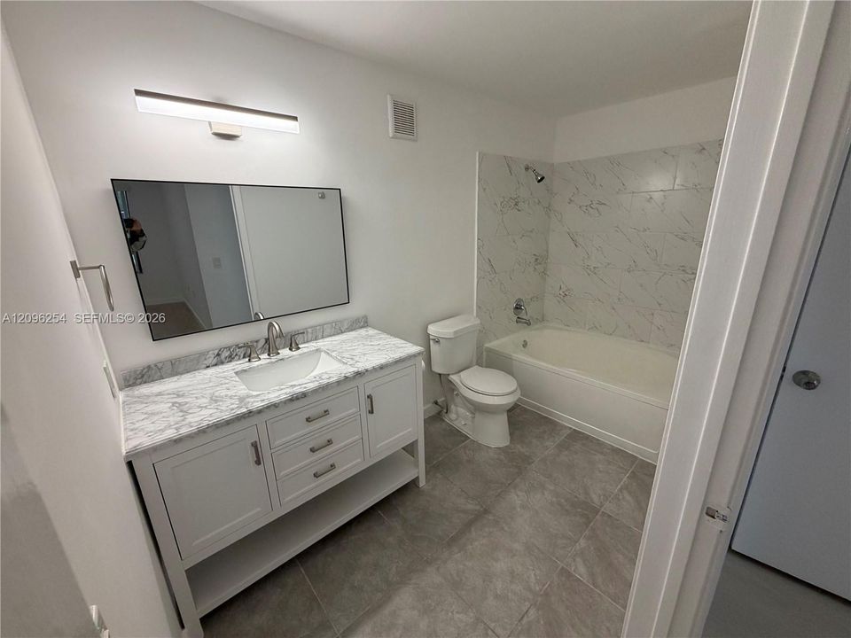 For Rent: $1,950 (1 beds, 1 baths, 804 Square Feet)