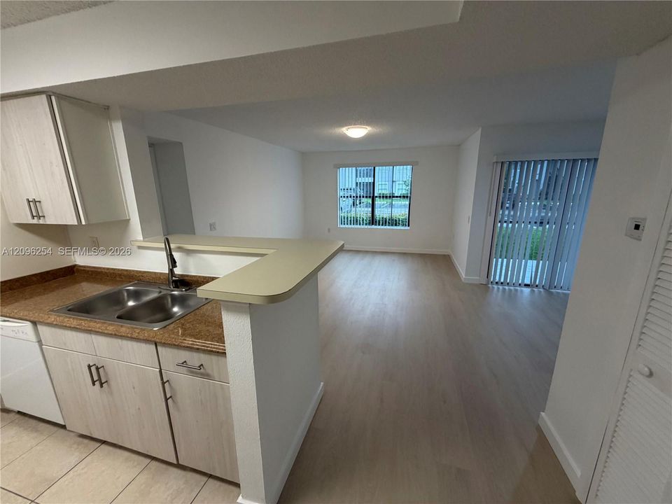 For Rent: $1,950 (1 beds, 1 baths, 804 Square Feet)