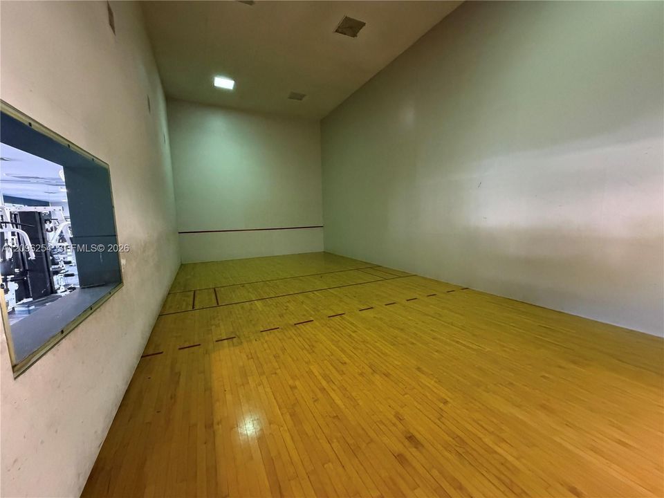 For Rent: $1,950 (1 beds, 1 baths, 804 Square Feet)