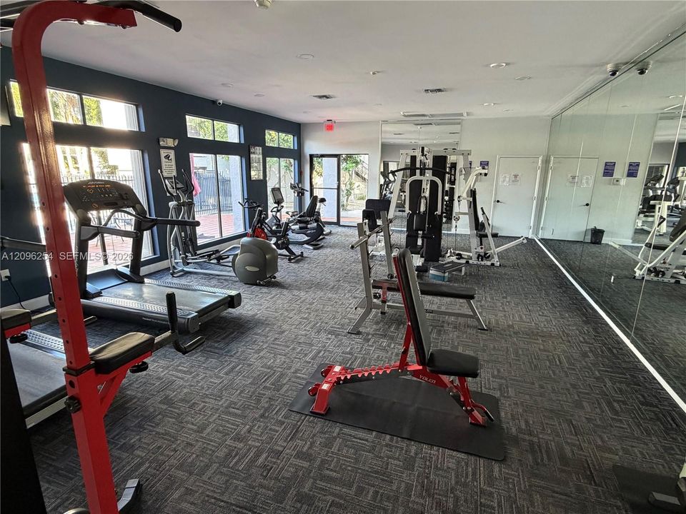 For Rent: $1,950 (1 beds, 1 baths, 804 Square Feet)