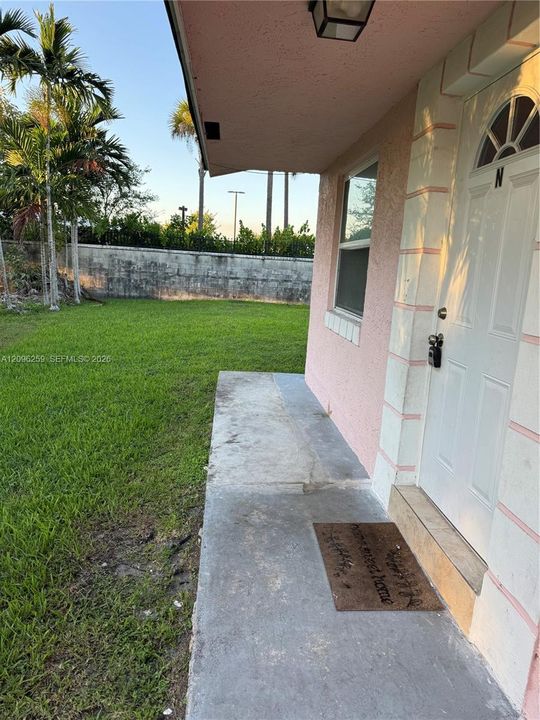 For Rent: $1,900 (2 beds, 1 baths, 1699 Square Feet)