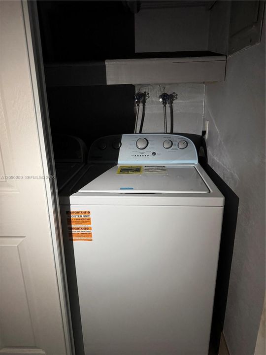 For Rent: $1,900 (2 beds, 1 baths, 1699 Square Feet)