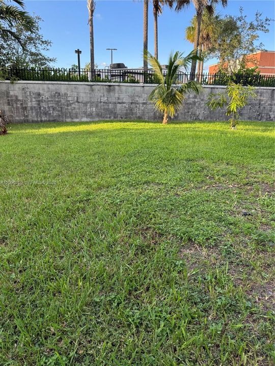 For Rent: $1,900 (2 beds, 1 baths, 1699 Square Feet)