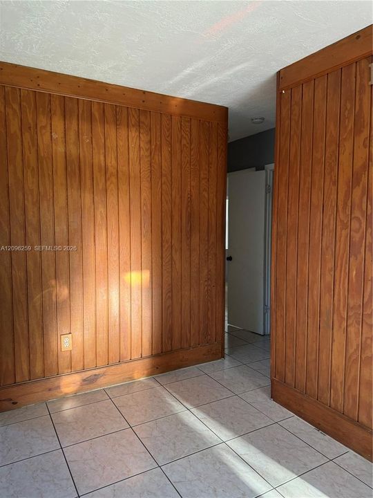 For Rent: $1,900 (2 beds, 1 baths, 1699 Square Feet)