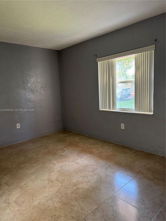 For Rent: $1,900 (2 beds, 1 baths, 1699 Square Feet)