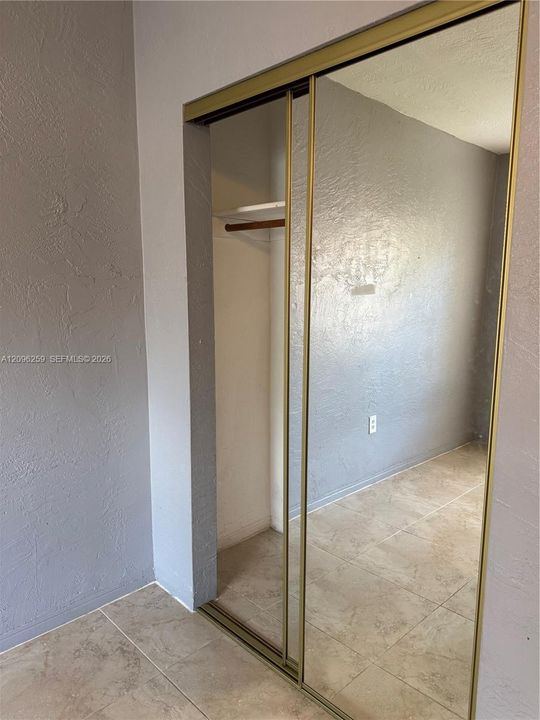 For Rent: $1,900 (2 beds, 1 baths, 1699 Square Feet)