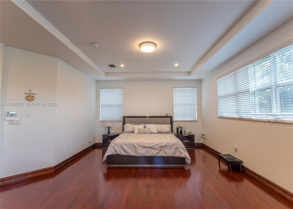 For Sale: $1,350,000 (5 beds, 4 baths, 3780 Square Feet)