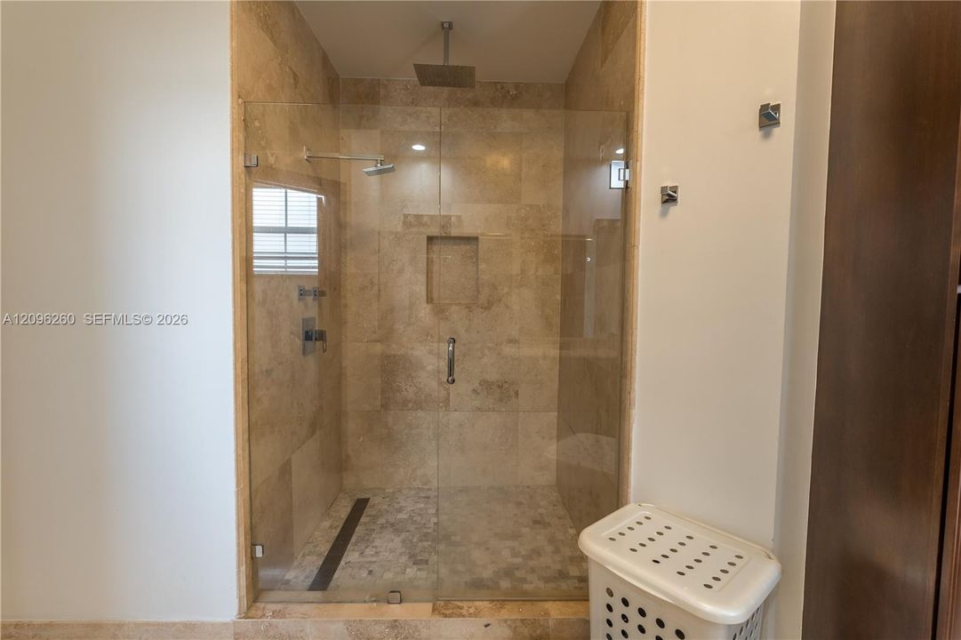 For Sale: $1,350,000 (5 beds, 4 baths, 3780 Square Feet)