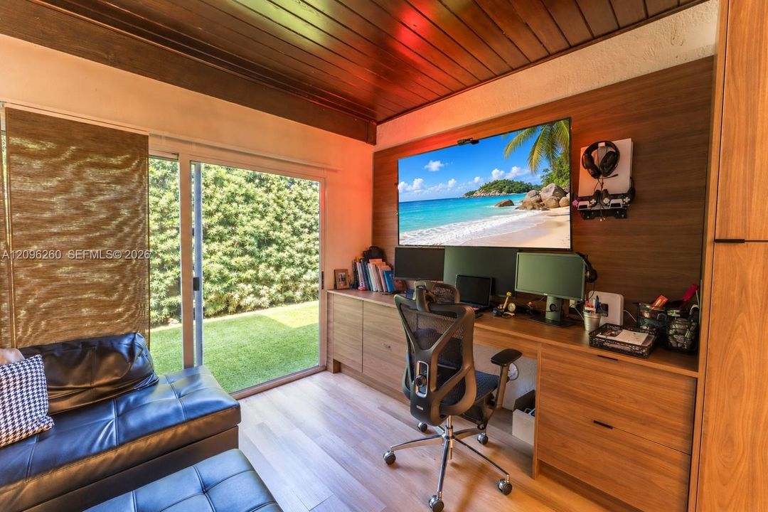 For Sale: $1,350,000 (5 beds, 4 baths, 3780 Square Feet)
