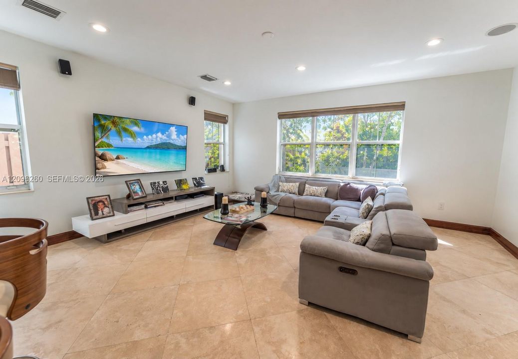 For Sale: $1,350,000 (5 beds, 4 baths, 3780 Square Feet)