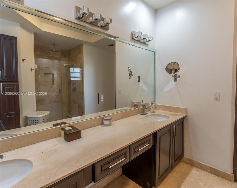 For Sale: $1,350,000 (5 beds, 4 baths, 3780 Square Feet)