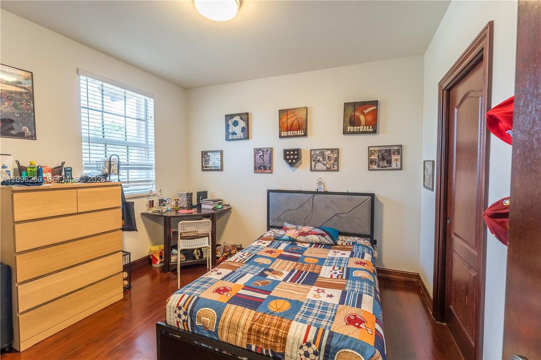 For Sale: $1,350,000 (5 beds, 4 baths, 3780 Square Feet)