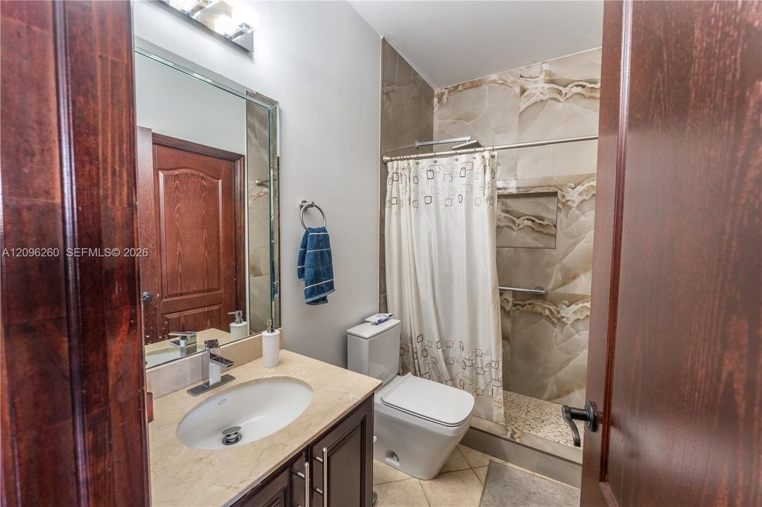 For Sale: $1,350,000 (5 beds, 4 baths, 3780 Square Feet)