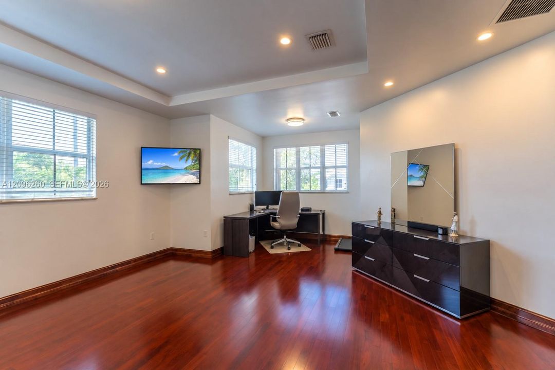 For Sale: $1,350,000 (5 beds, 4 baths, 3780 Square Feet)