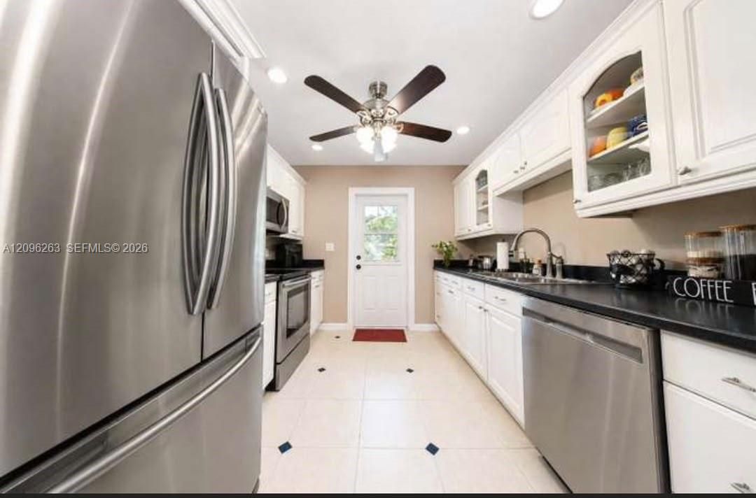 For Rent: $1,950 (3 beds, 2 baths, 1296 Square Feet)