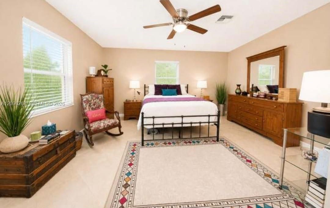 For Rent: $1,950 (3 beds, 2 baths, 1296 Square Feet)