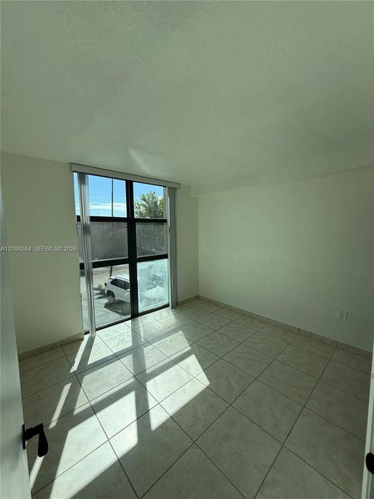 For Rent: $2,495 (3 beds, 2 baths, 1114 Square Feet)