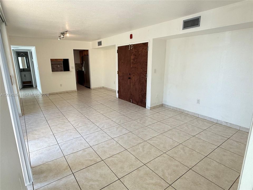 For Rent: $2,495 (3 beds, 2 baths, 1114 Square Feet)