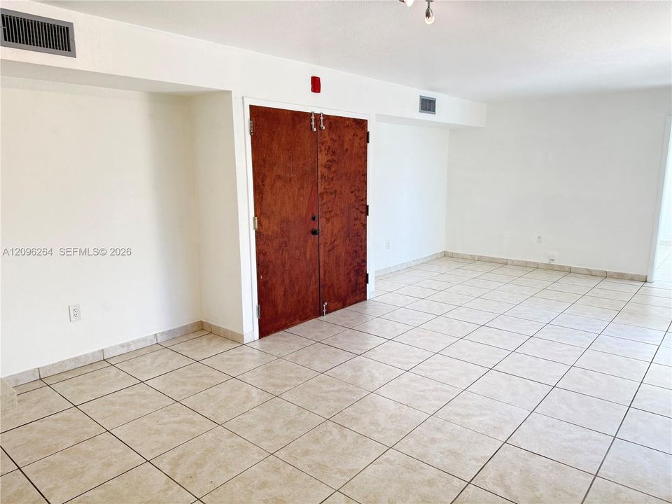 For Rent: $2,495 (3 beds, 2 baths, 1114 Square Feet)