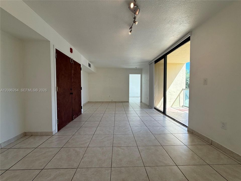 For Rent: $2,495 (3 beds, 2 baths, 1114 Square Feet)