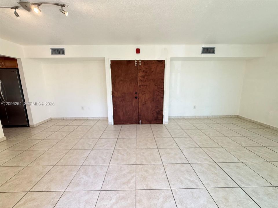 For Rent: $2,495 (3 beds, 2 baths, 1114 Square Feet)