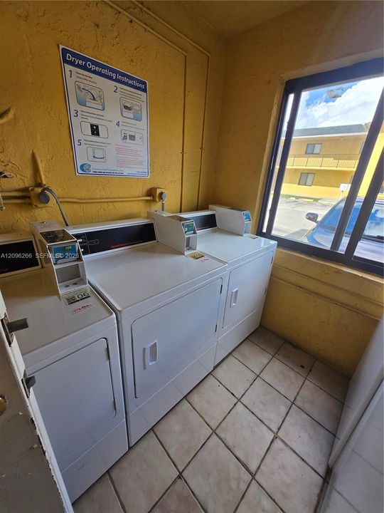 For Rent: $2,500 (3 beds, 2 baths, 975 Square Feet)