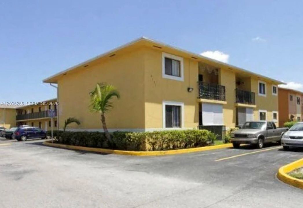 For Rent: $2,500 (3 beds, 2 baths, 975 Square Feet)