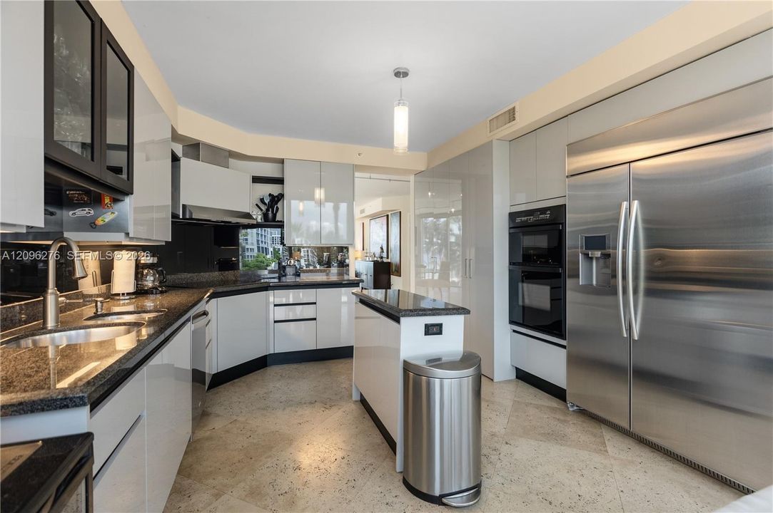 В аренду: $12,500 (3 спален, 3 ванн, 2274 Квадратных фут)