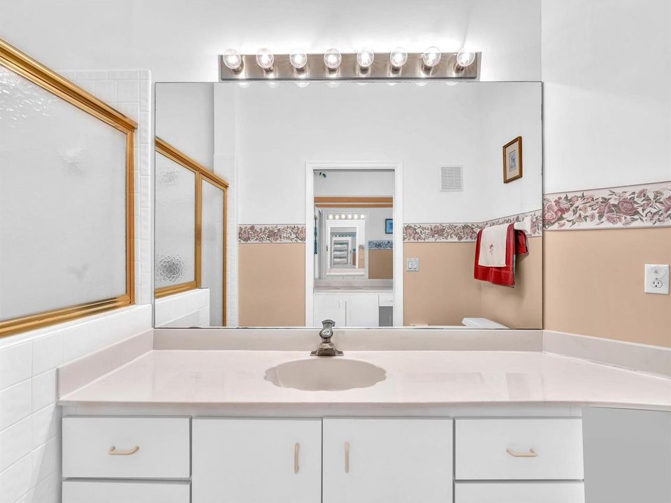 prim bath dress area