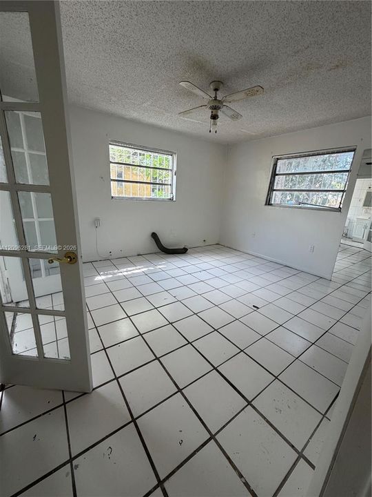 En Venta: $399,000 (3 camas, 2 baños, 1406 Pies cuadrados)