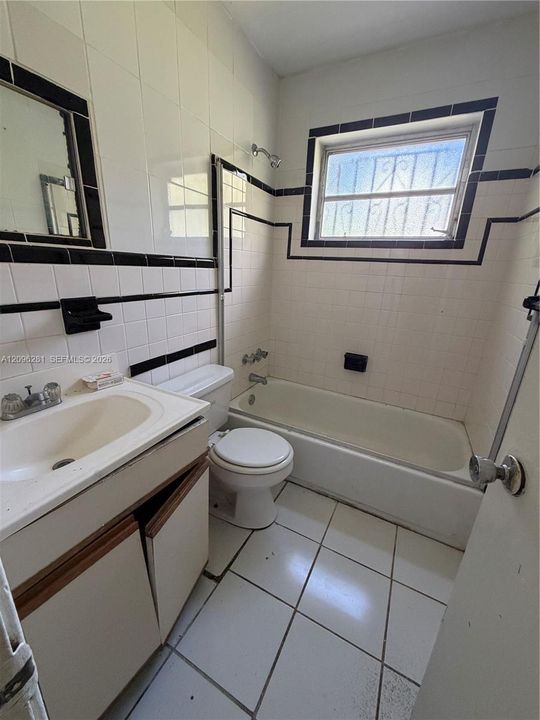 En Venta: $399,000 (3 camas, 2 baños, 1406 Pies cuadrados)